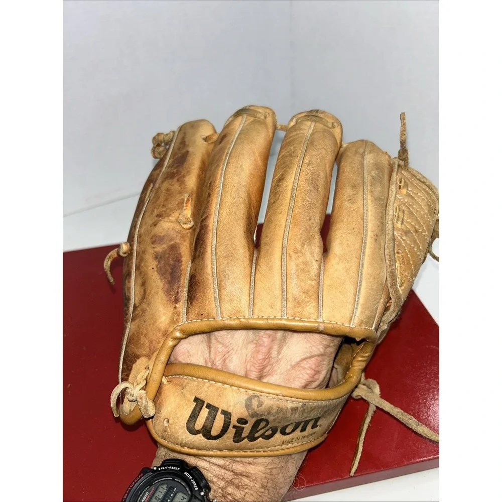 Vintage Wilson A2185 Jim Catfish Hunter Kids 9